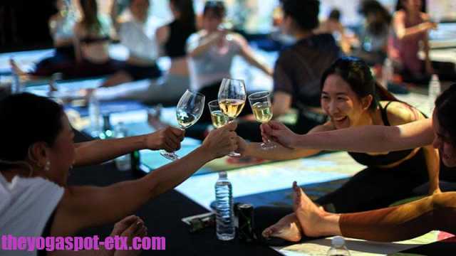 Yoga Wine Di Pameran Van Gogh Alive ICONSIAM Bangkok Dibanjiri Pujian